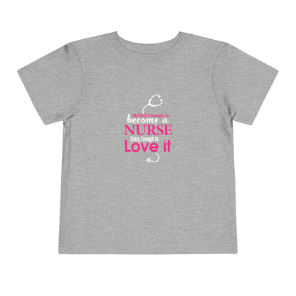 Assez qualifié pour devenir infirmière T-shirt pour tout-petits 