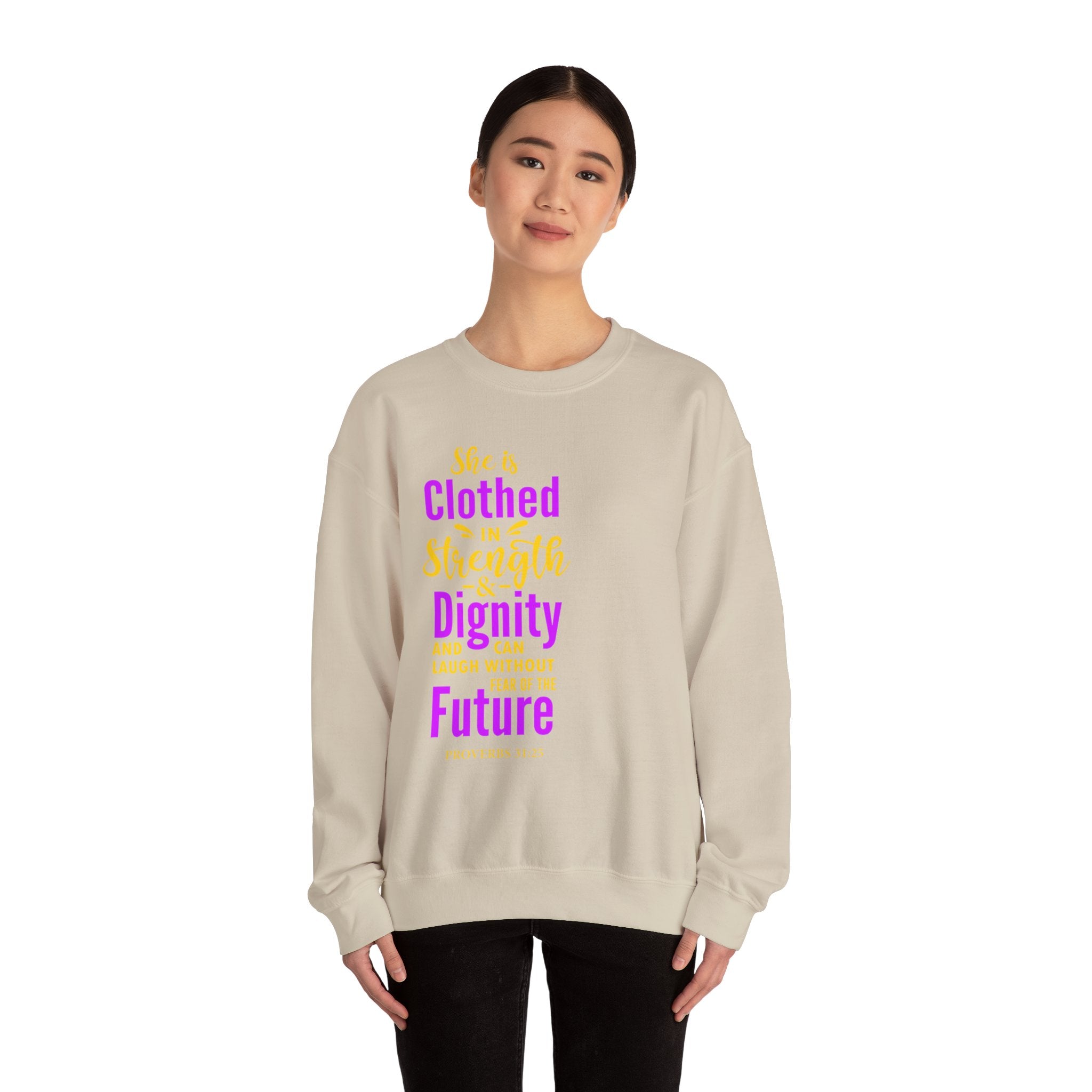 Elle est vêtue de sweat-shirt unisexe de force 