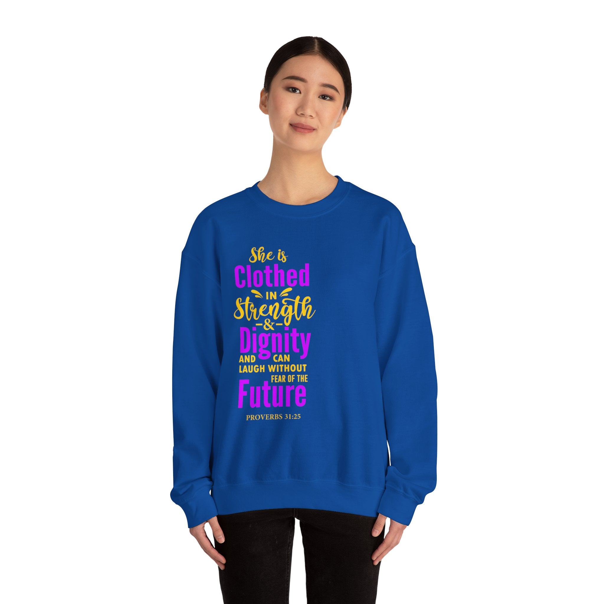 Elle est vêtue de sweat-shirt unisexe de force 
