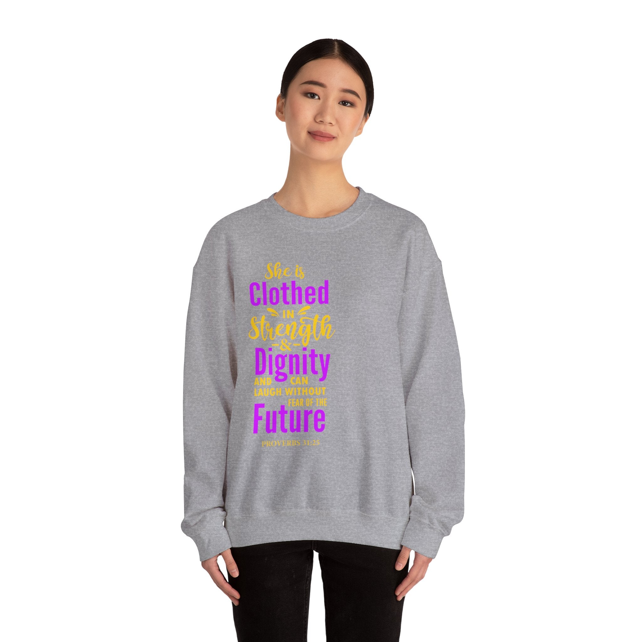 Elle est vêtue de sweat-shirt unisexe de force 