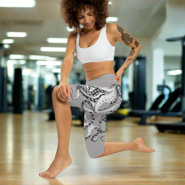 Women’s Capri Leggings (AOP)