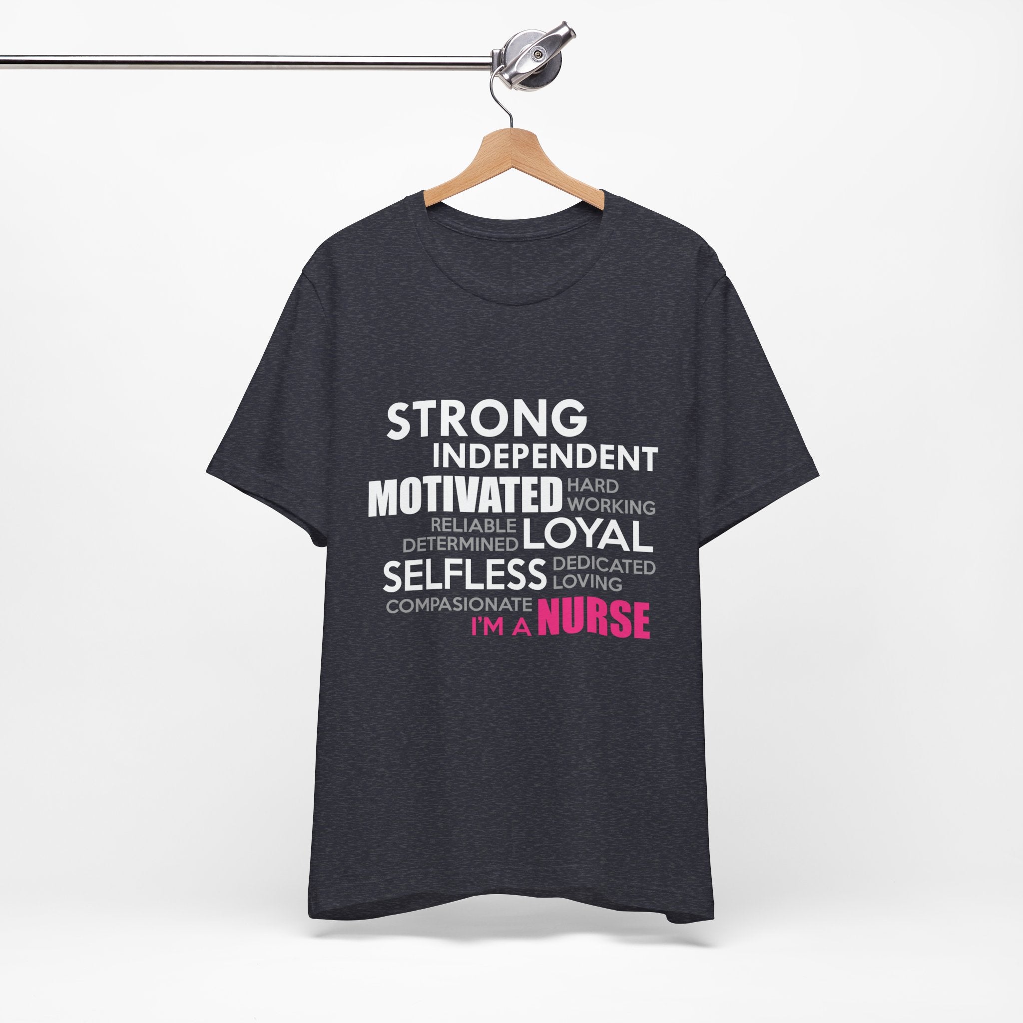 Tee-shirt unisexe fort indépendant, motivé, loyal et désintéressé 