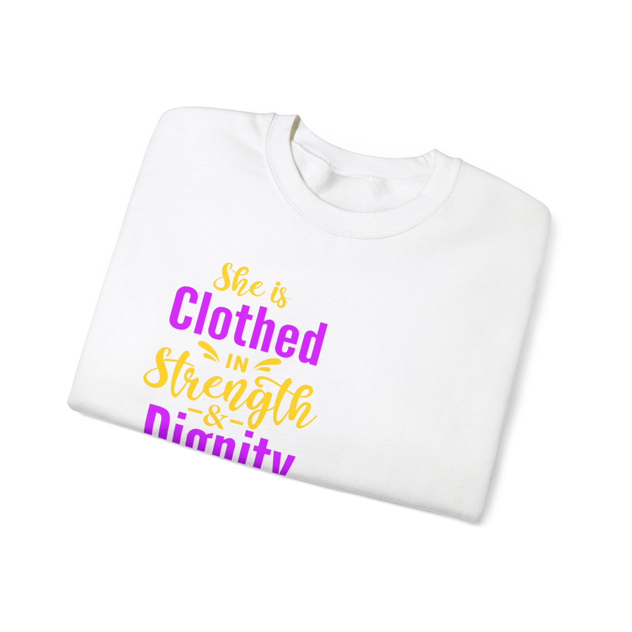 Elle est vêtue de sweat-shirt unisexe de force 