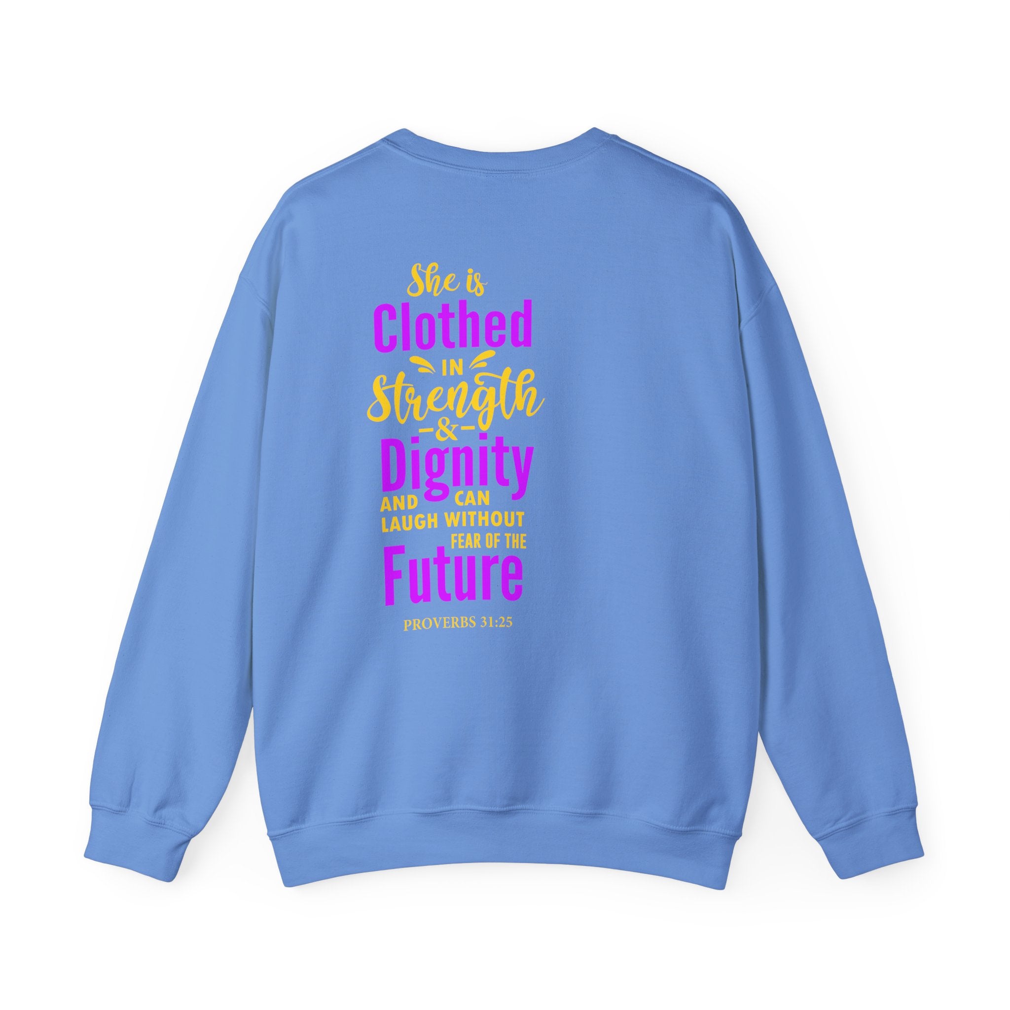 Elle est vêtue de sweat-shirt unisexe de force 
