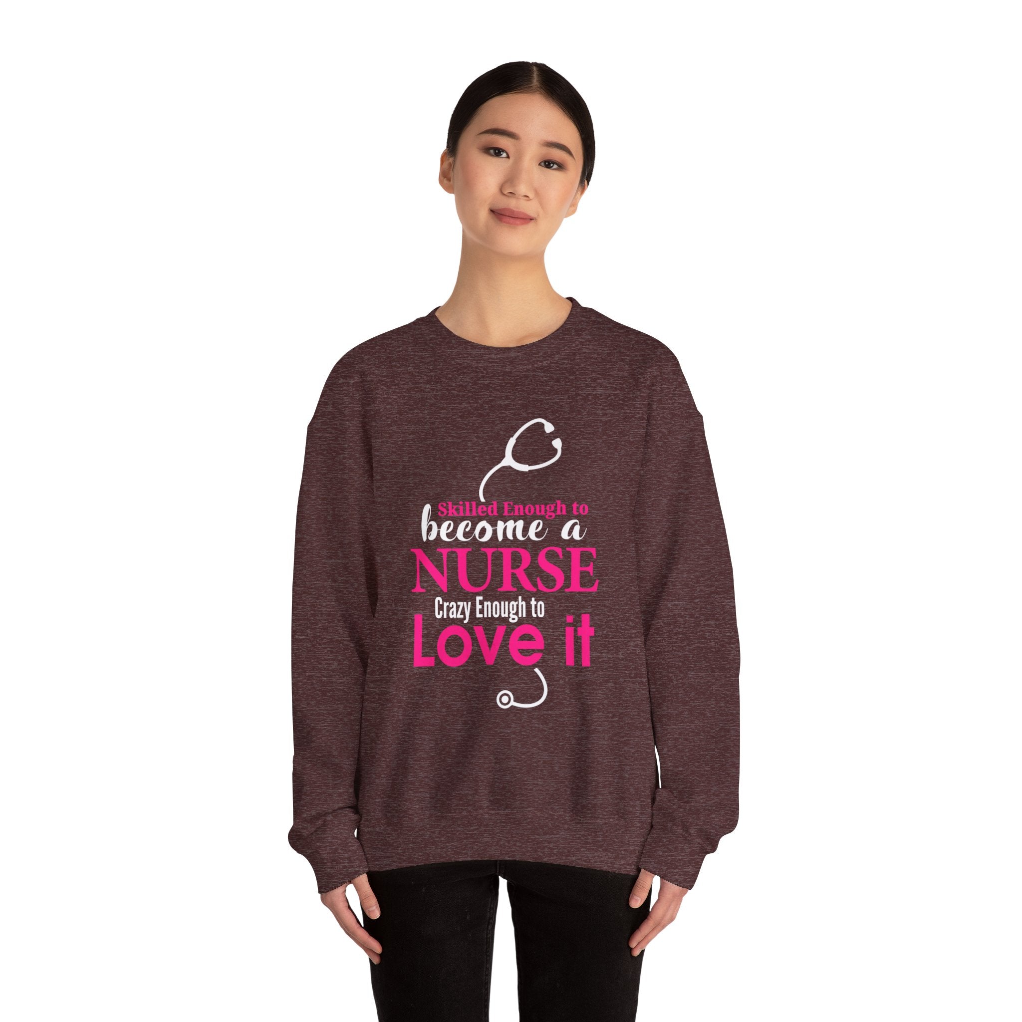 Assez qualifié pour devenir infirmière Sweat-shirt unisexe 