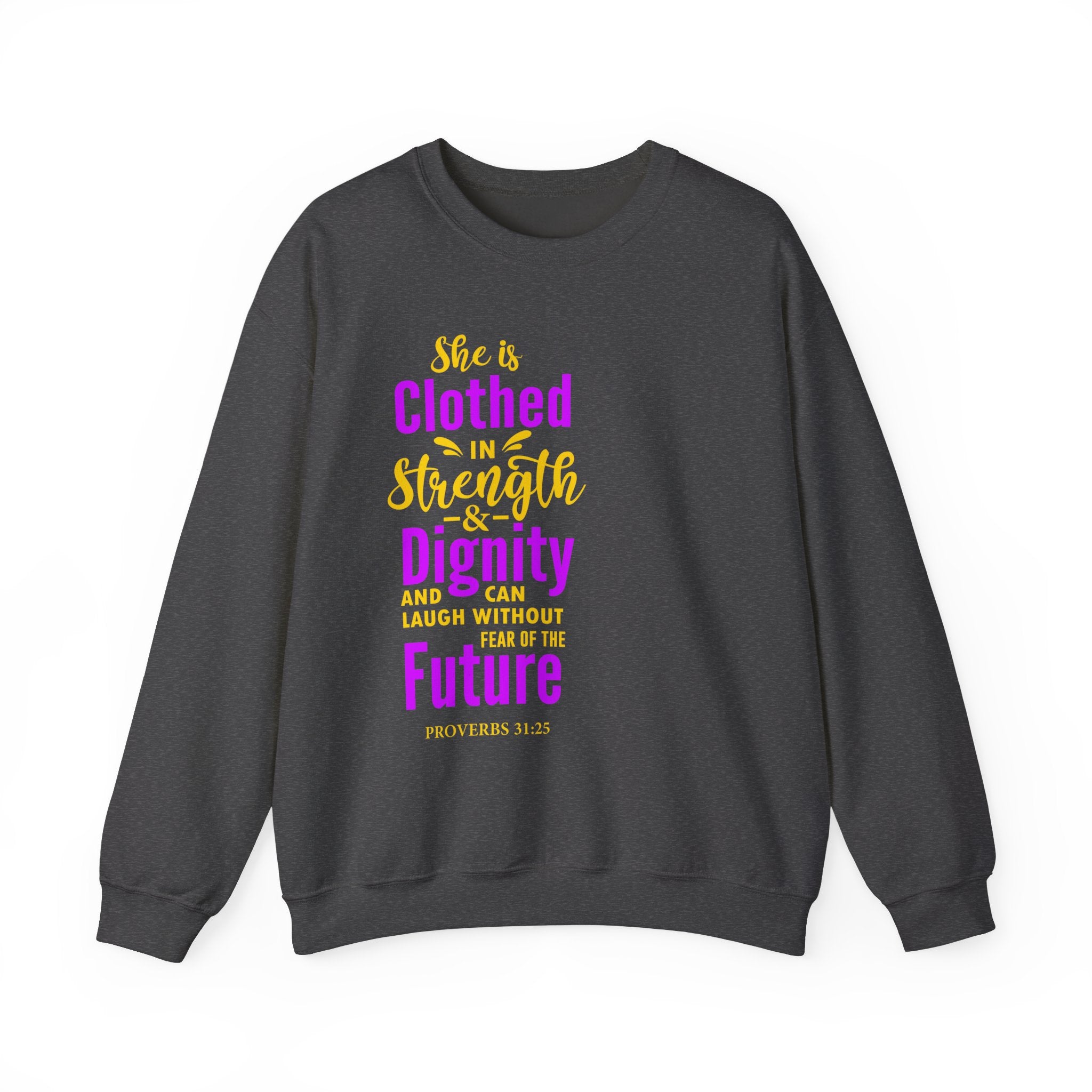 Elle est vêtue de sweat-shirt unisexe de force 