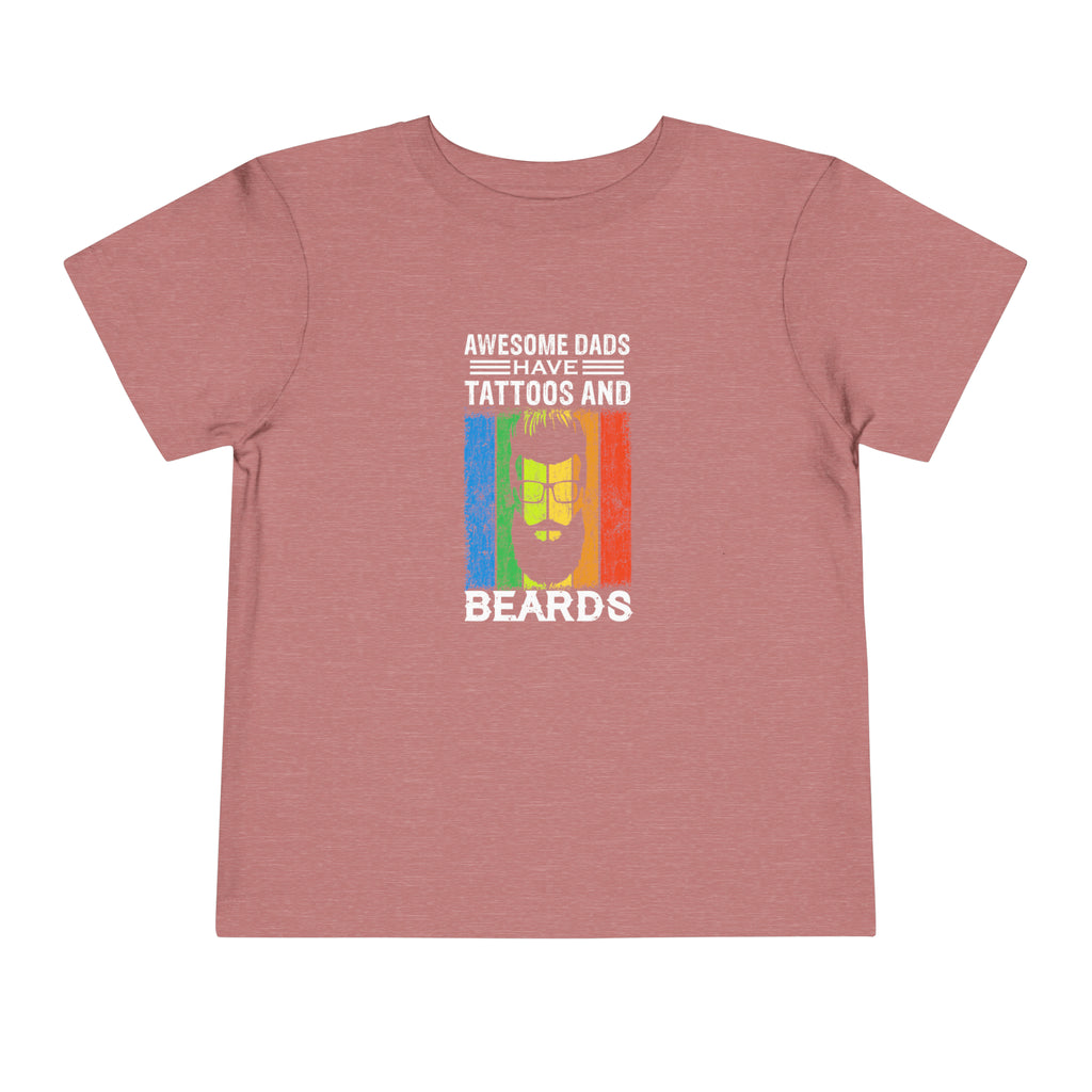 T-shirt pour tout-petits Les papas géniaux ont des tatouages ​​et des barbes 