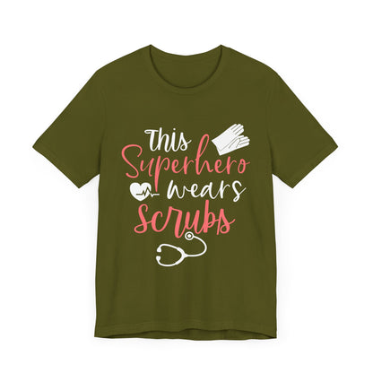 Ce super-héros porte un tee-shirt unisexe Scrubs 