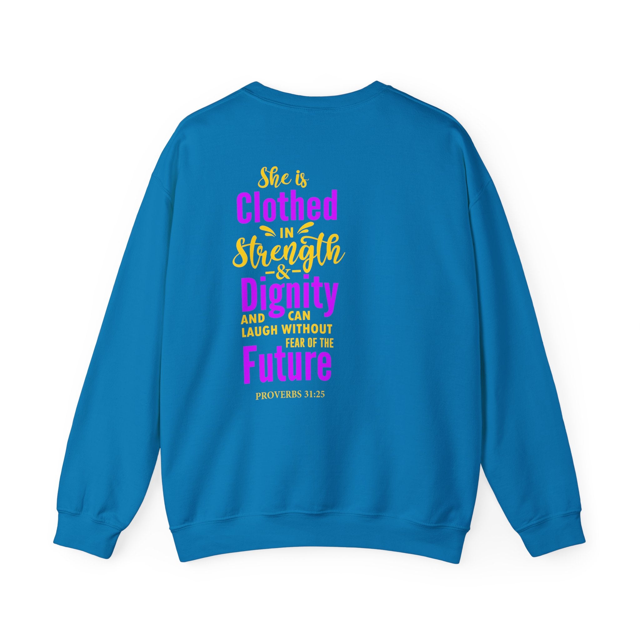 Elle est vêtue de sweat-shirt unisexe de force 