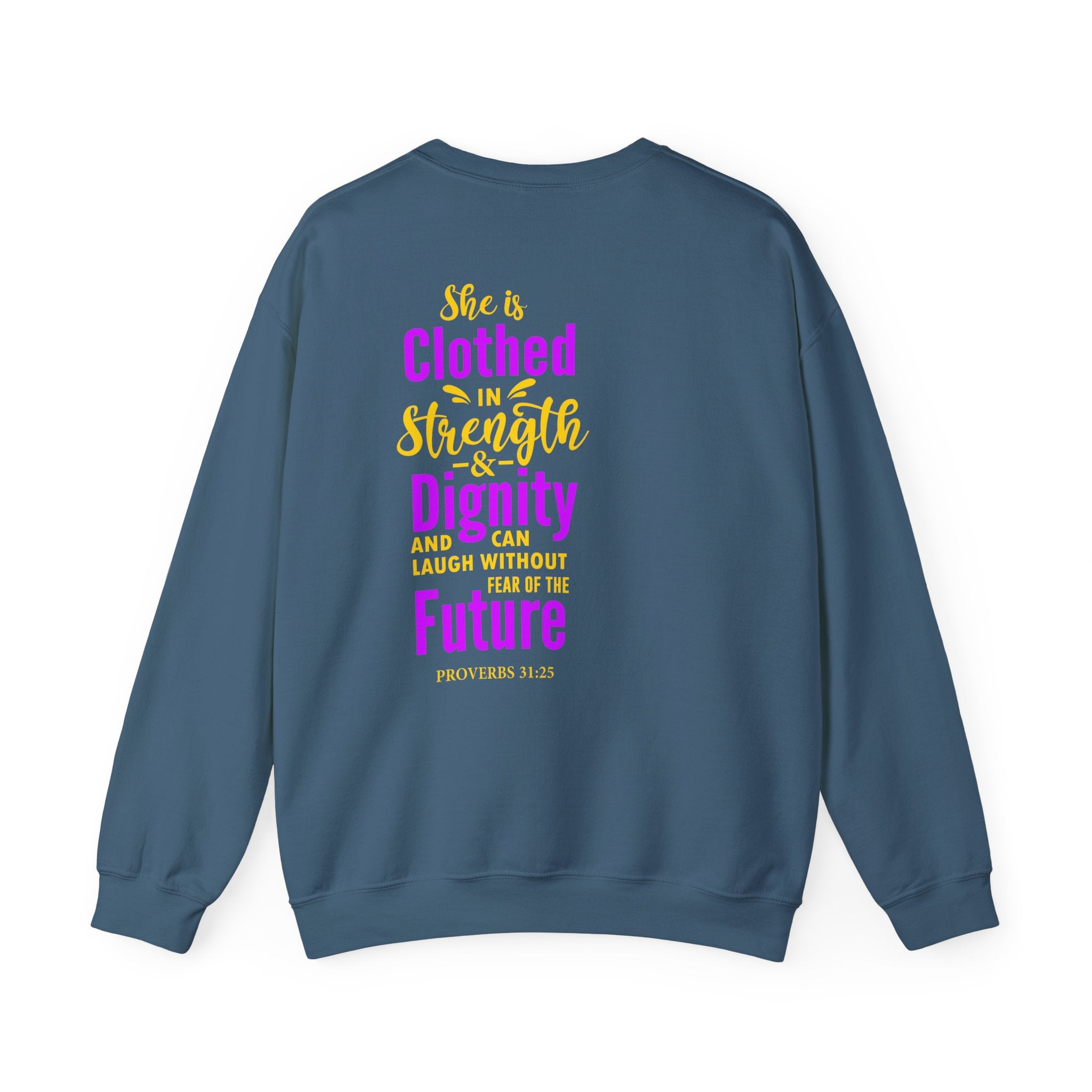 Elle est vêtue de sweat-shirt unisexe de force 