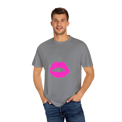 Kiss Mark Graphic Tee, Trendy Unisex T-shirt for Casual Wear, Perfect for Birthdays, Valentine’s Day, or Fun Gatherings, Statement Shirt Printify