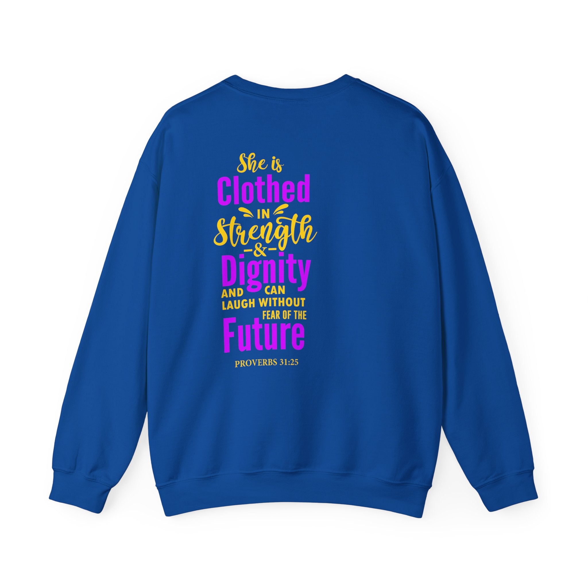 Elle est vêtue de sweat-shirt unisexe de force 