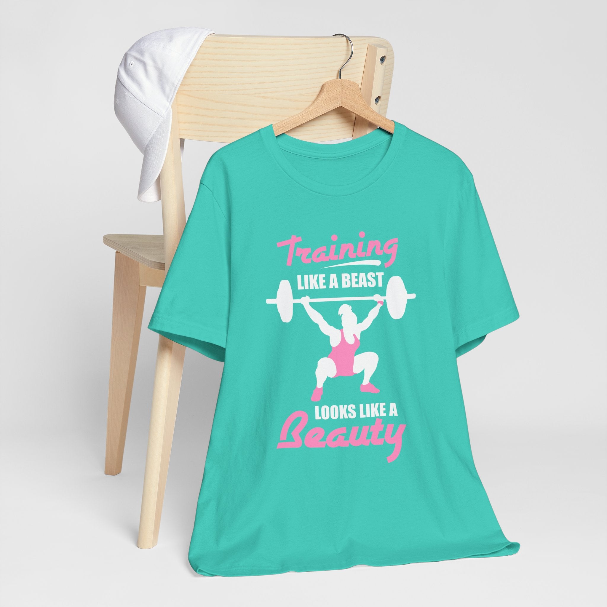 S’entraîner comme une bête ressemble à un tee-shirt unisexe de beauté 