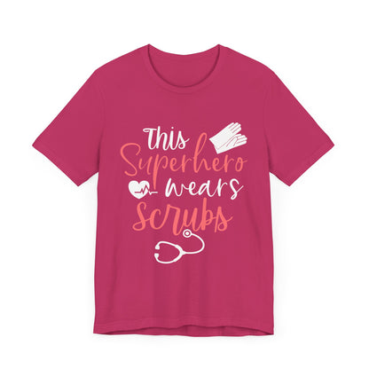 Ce super-héros porte un tee-shirt unisexe Scrubs 