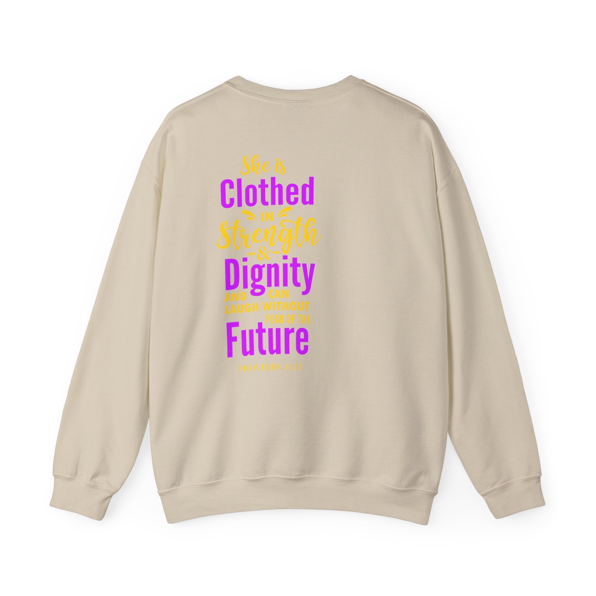 Elle est vêtue de sweat-shirt unisexe de force 