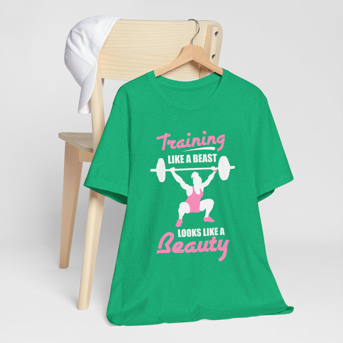 S’entraîner comme une bête ressemble à un tee-shirt unisexe de beauté 