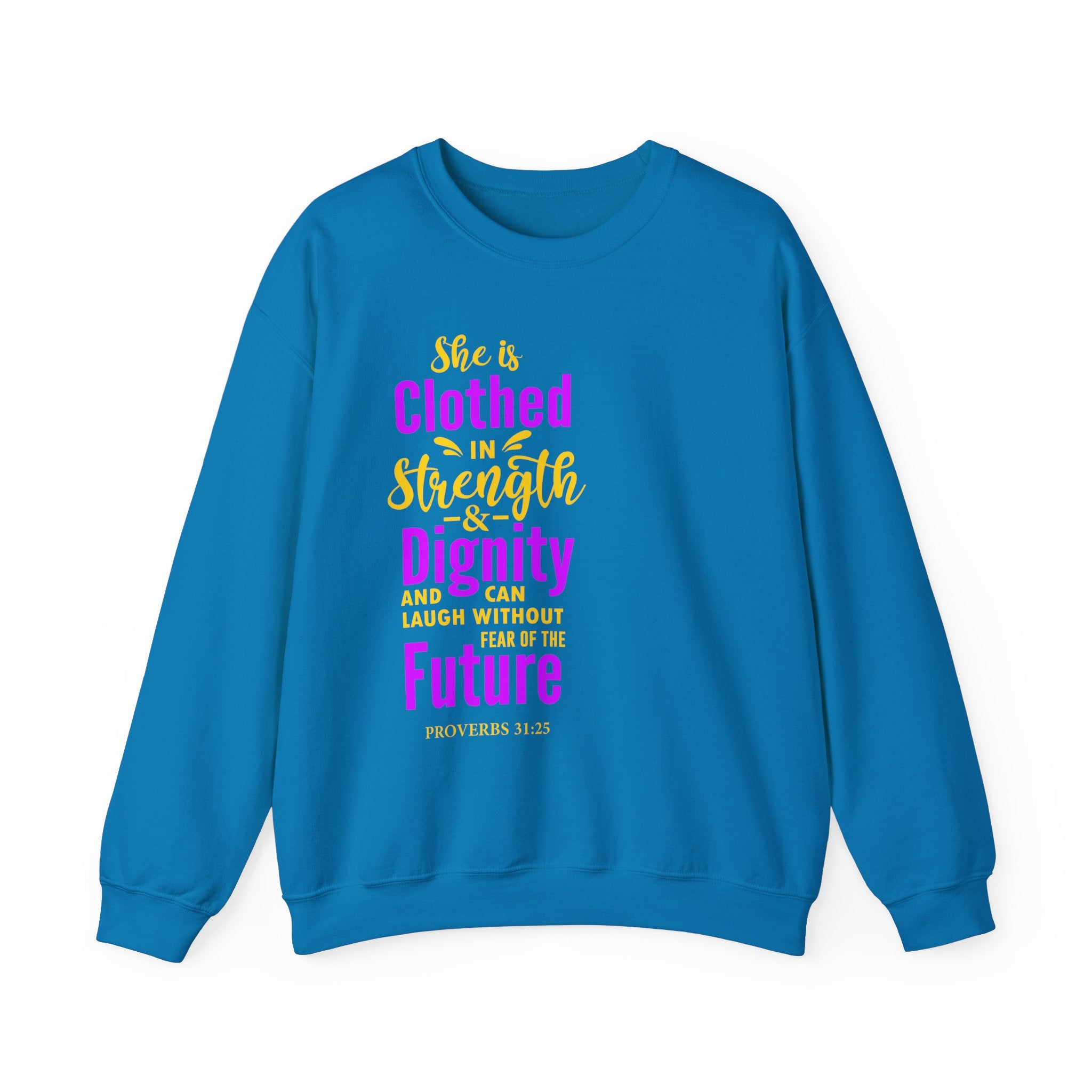 Elle est vêtue de sweat-shirt unisexe de force 