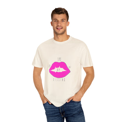 Kiss Mark Graphic Tee, Trendy Unisex T-shirt for Casual Wear, Perfect for Birthdays, Valentine’s Day, or Fun Gatherings, Statement Shirt Printify